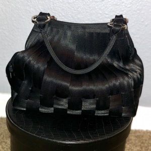 Harvey’s seatbelt teardrop bag
